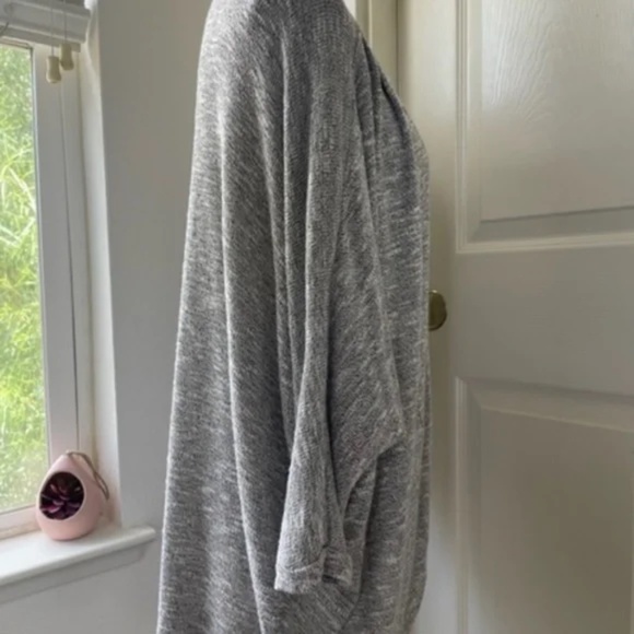 Willow & Clay | Made In USA Light Grey & White Cardigan, Size XS/S - Picture 3 of 9
